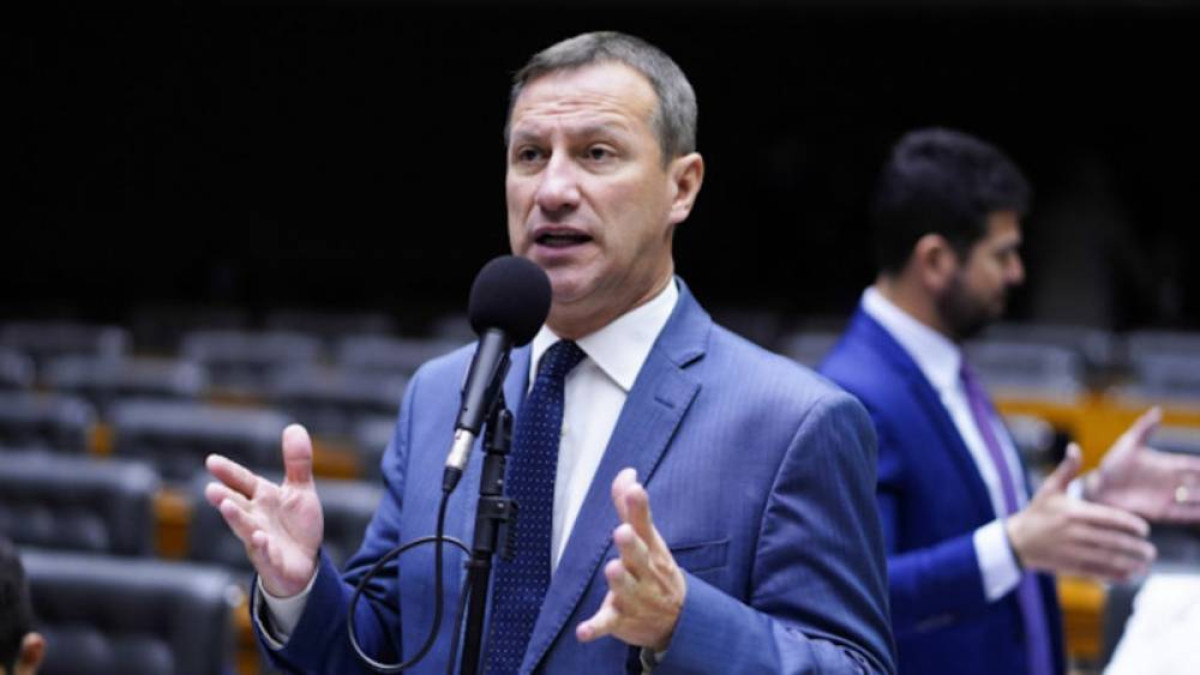 Deputado pede investigação contra PT por vídeo que associa Flávio ao caso Master