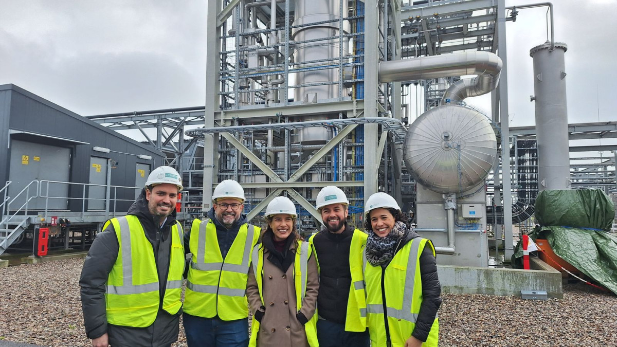 Governadora Raquel Lyra visita fábrica na Dinamarca que servirá de modelo para nova planta em Suape