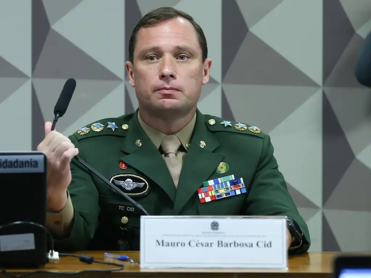 Exército oficializa aposentadoria antecipada de Mauro Cid