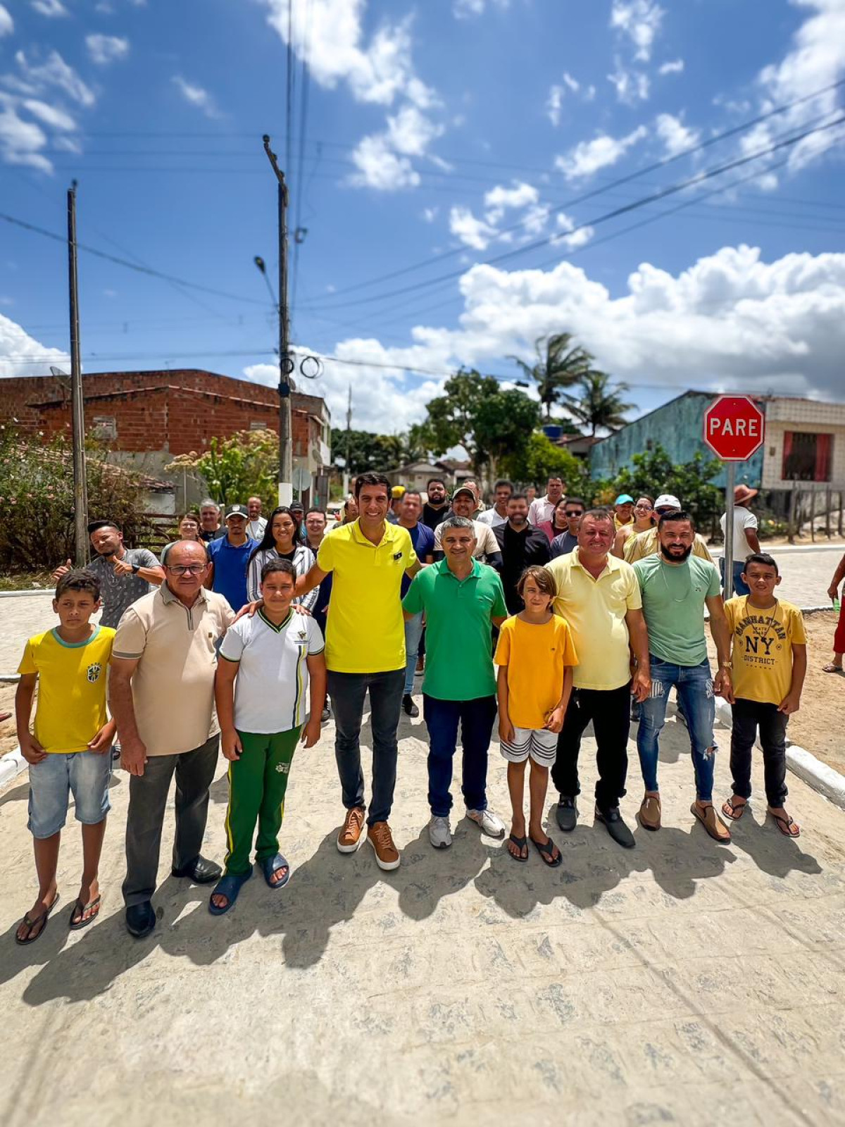 Prefeito Duguinha Lins entrega oito novas ruas calçadas na zona rural e autoriza nova obra no segundo distrito