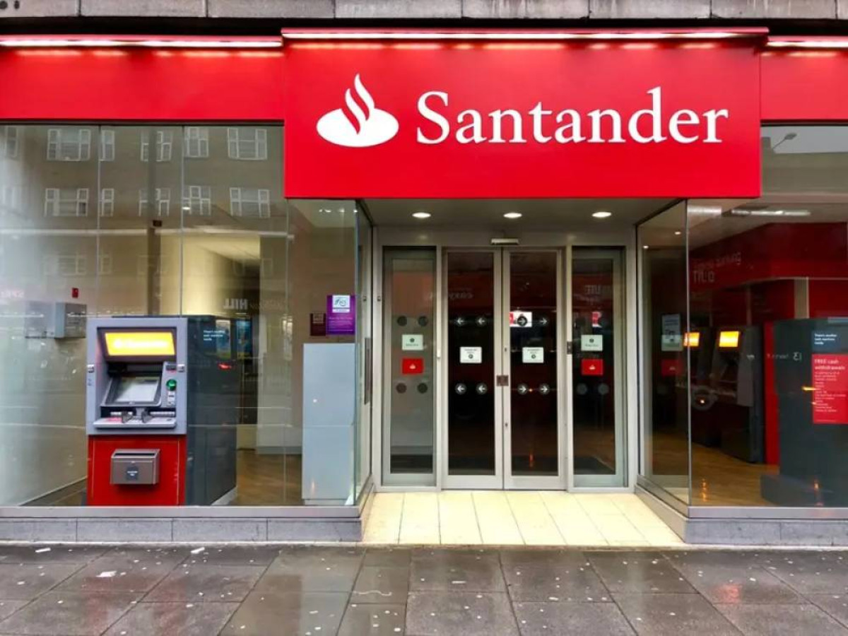 Ações do Santander Brasil disparam após proposta da controladora