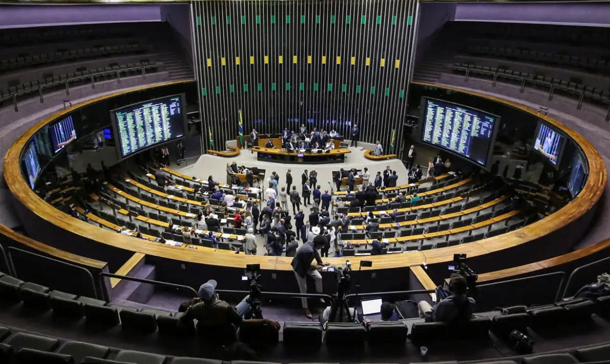 Oposição quer derrubar decretos de Lula sobre big techs