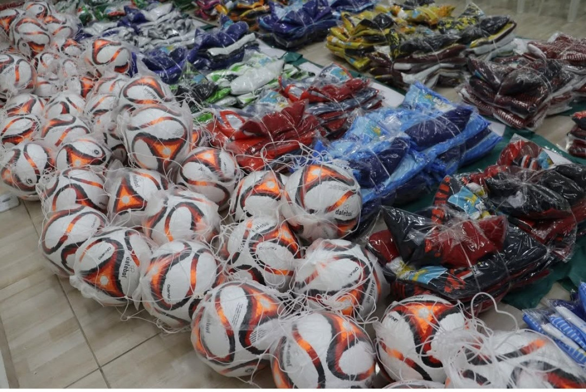 Prefeito Ruben entrega mais materiais esportivos para 28 equipes do município de Panelas
