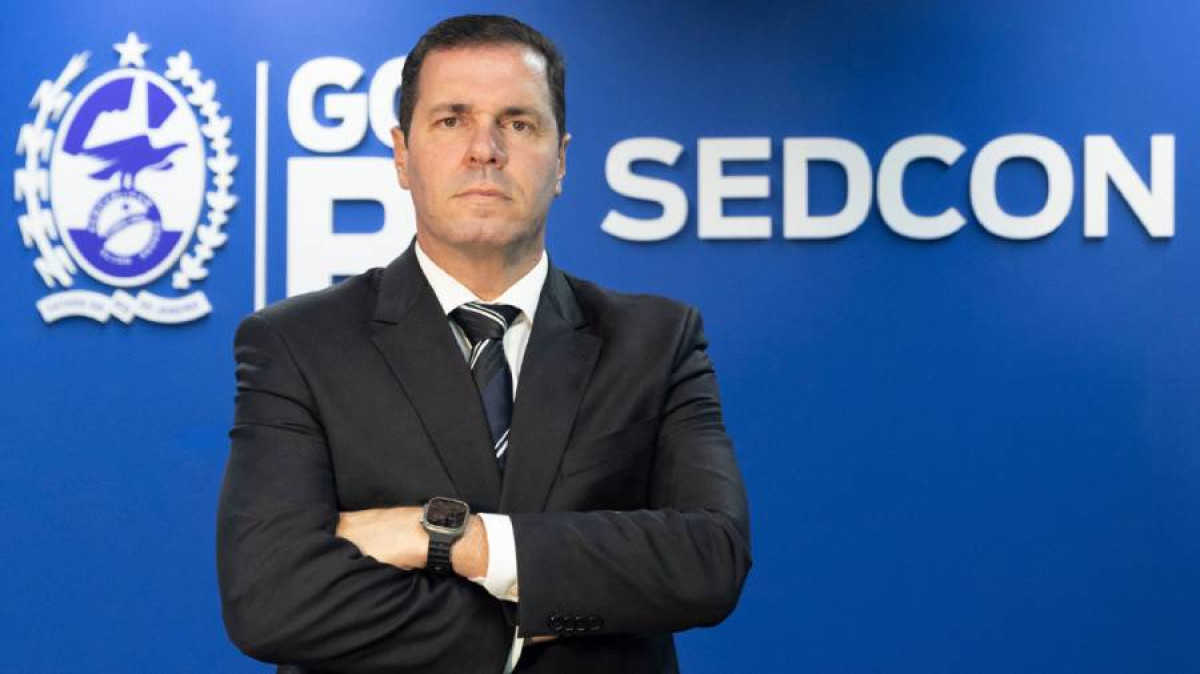 PF vê mensagens sobre suposta relação entre traficante e ex-secretário indicado por Flávio