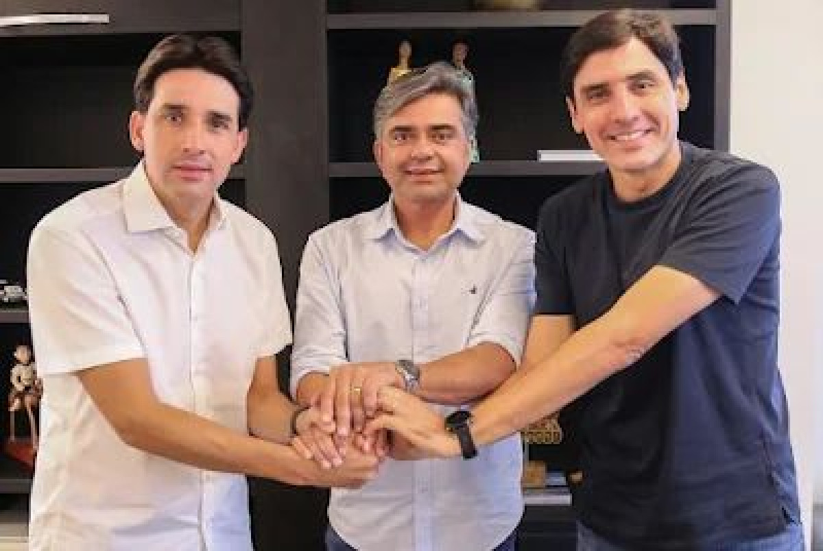 Fabiano amplia reajuste salarial e garante aumento para professores efetivos e contratados de Petrolândia