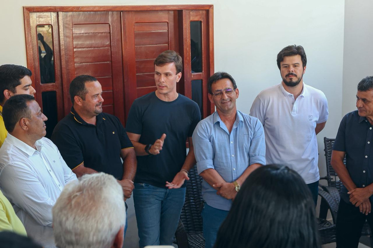 Miguel Coelho reforça giro pelo Sertão do Araripe e recebe novos apoios em Exu e Santa Cruz