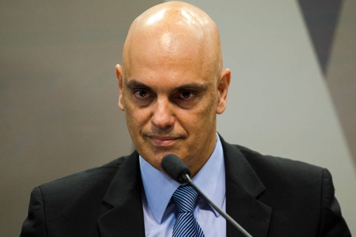 Moraes manda suspender penduricalhos e determina devolução de valores a tribunais