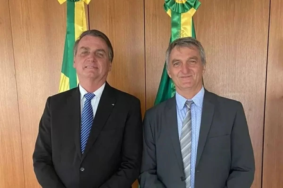 Bolsonaro acerta quatro números na Mega da Virada em bolão da família