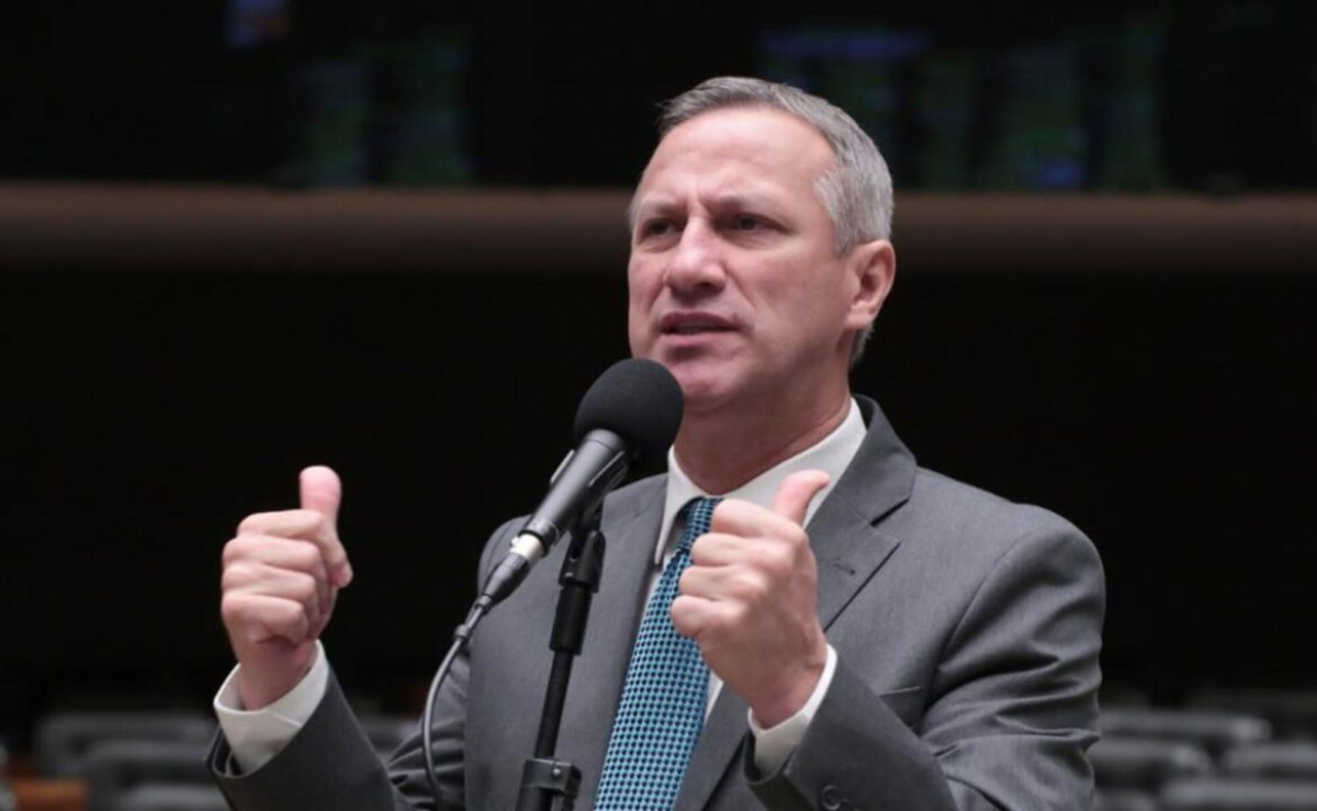 Deputado aciona TCU contra sigilo de 100 anos sobre visitas a Vorcaro na PF