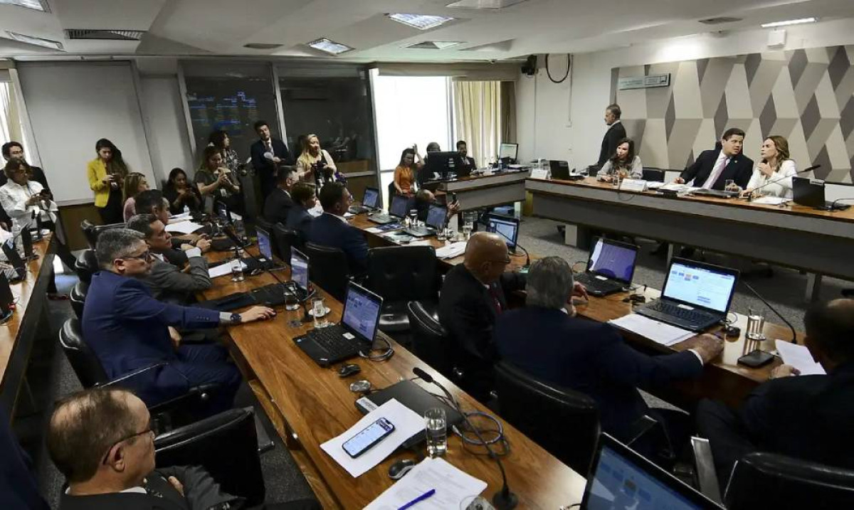 CCJ aprova projeto que anula casamento de menores de 16 anos