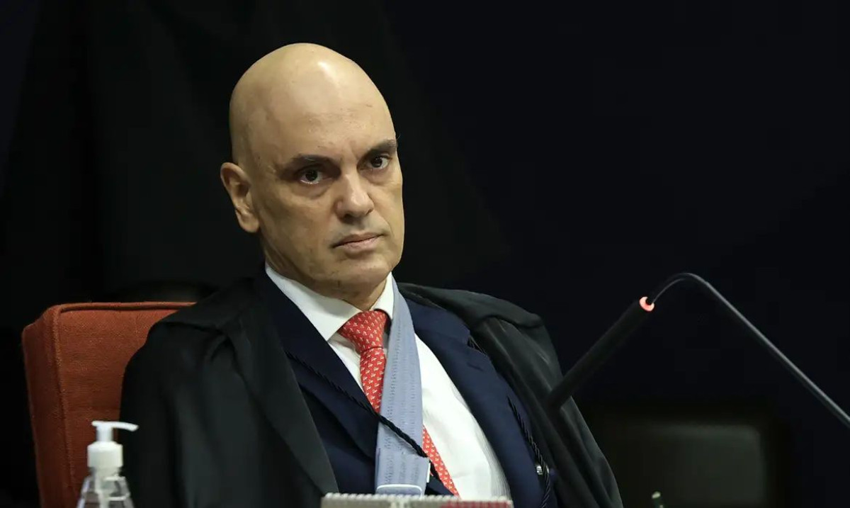 Moraes pede manifestação da PGR sobre prisão preventiva de Eduardo Bolsonaro
