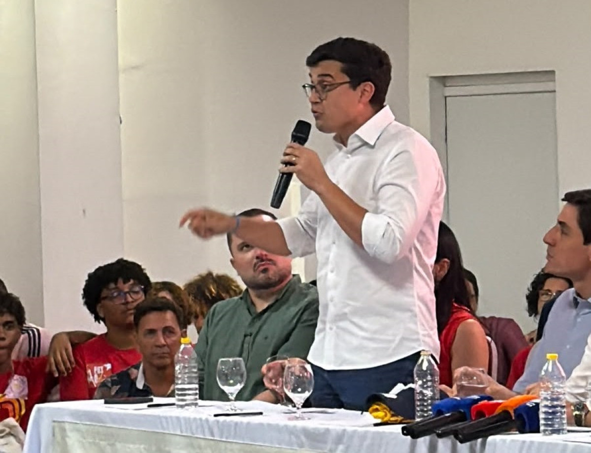 "Estamos do lado certo da história", afirma o prefeito do Recife Victor Marques