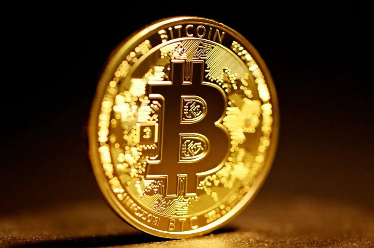 Bitcoin avança na semana com expectativa de corte de juros nos EUA