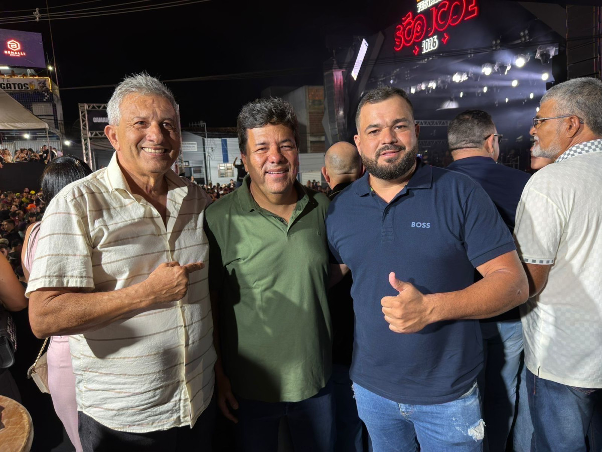 Mendonça Filho participa da Festa de São José em Vertentes e destaca união com lideranças locais