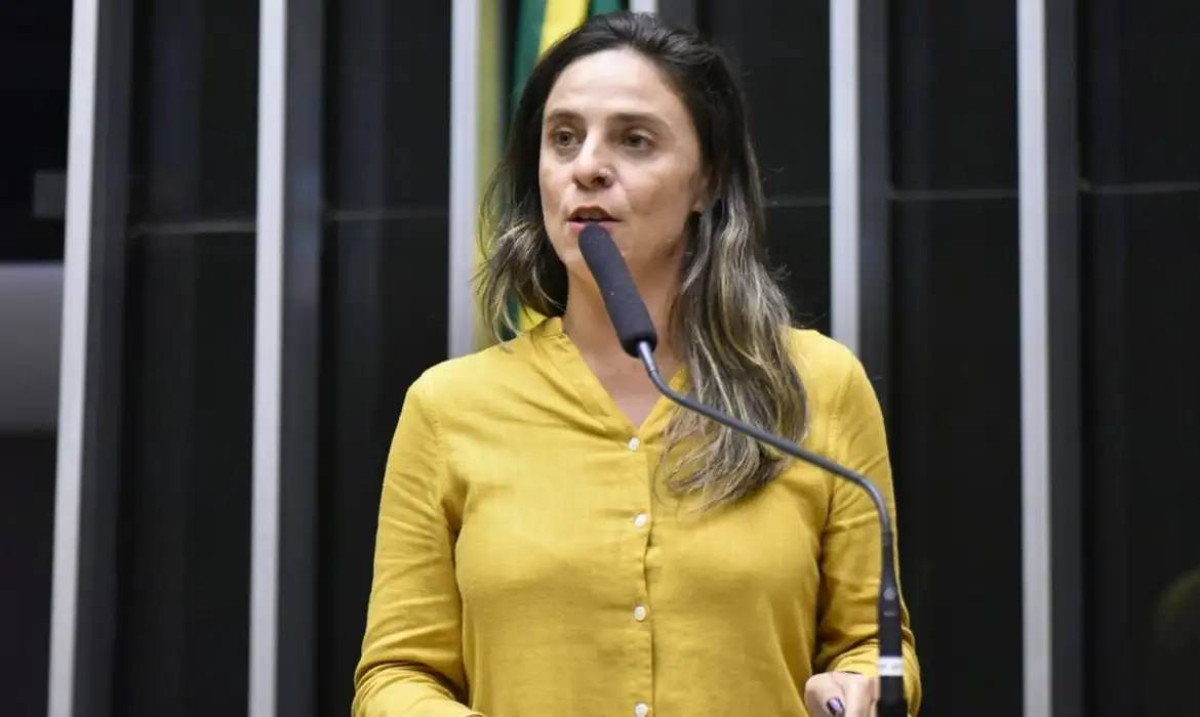 Deputadas do PSOL propõem redução extra de jornada para mães