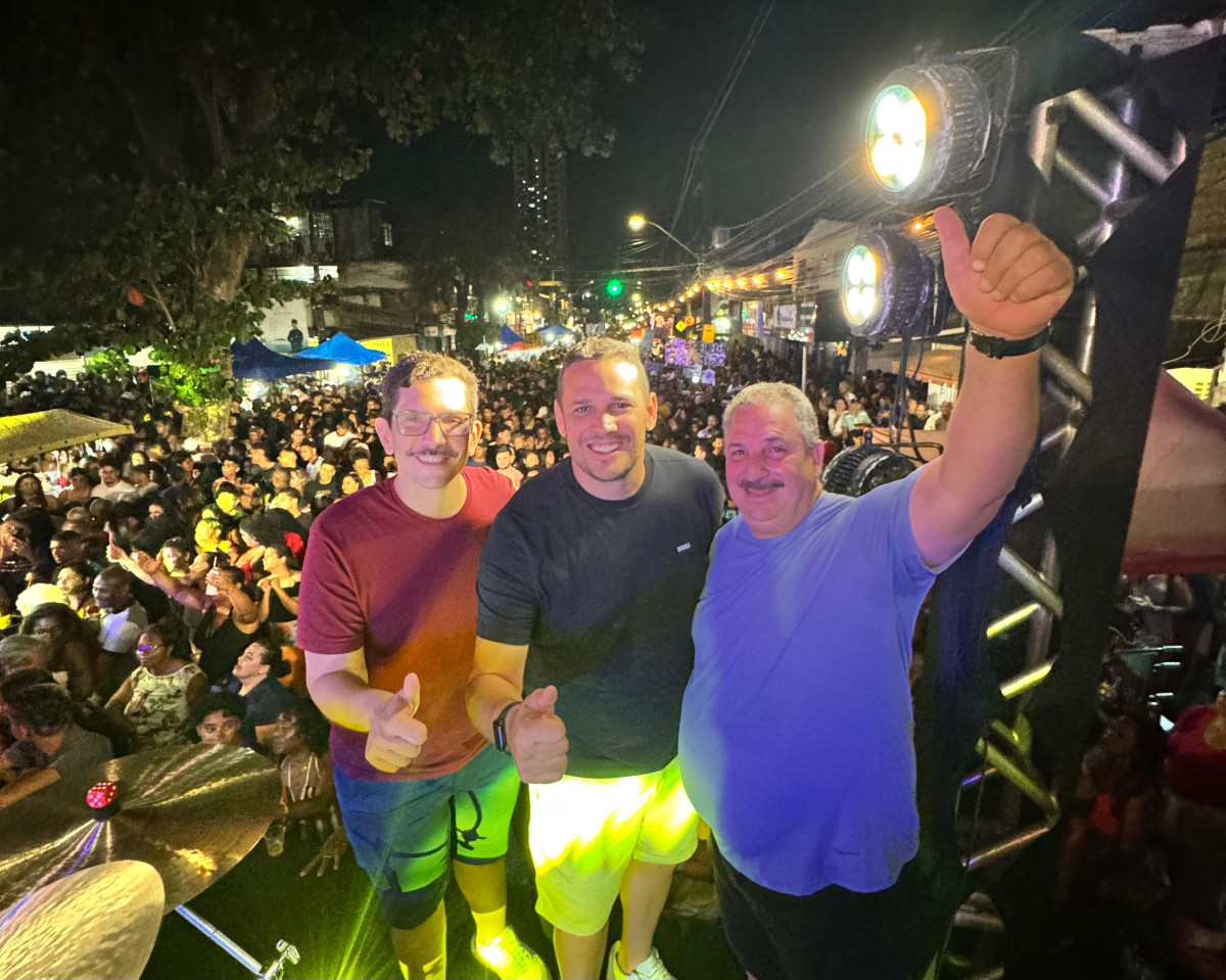 Festa do Estudante reúne multidão no Recife com Eriberto Medeiros, Eriberto Filho e Eriberto Rafael