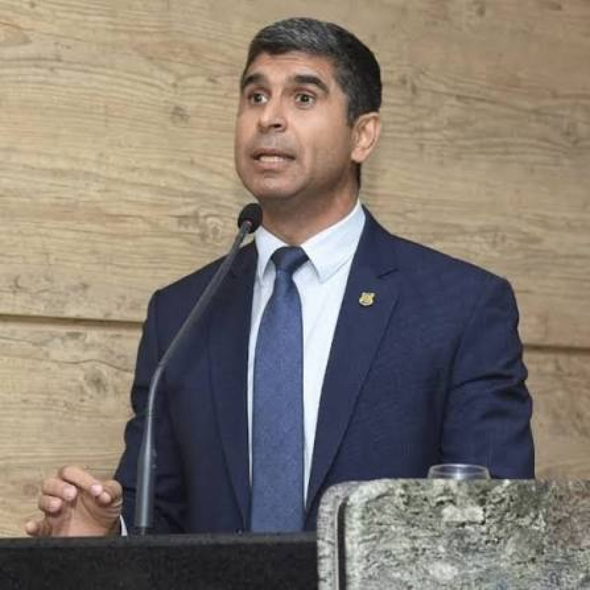 OPINIÃO — Entre derrotas, mudanças e falta de adesões, Erick Lessa segue sem consolidar DNA eleitoral em Caruaru