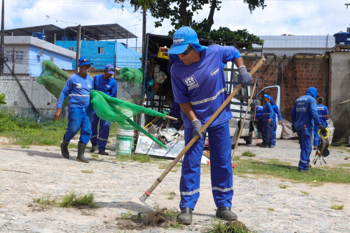 Mutirão de serviços leva limpeza, manutenção e melhorias ao Conjunto Habitacional Cajueiro Seco