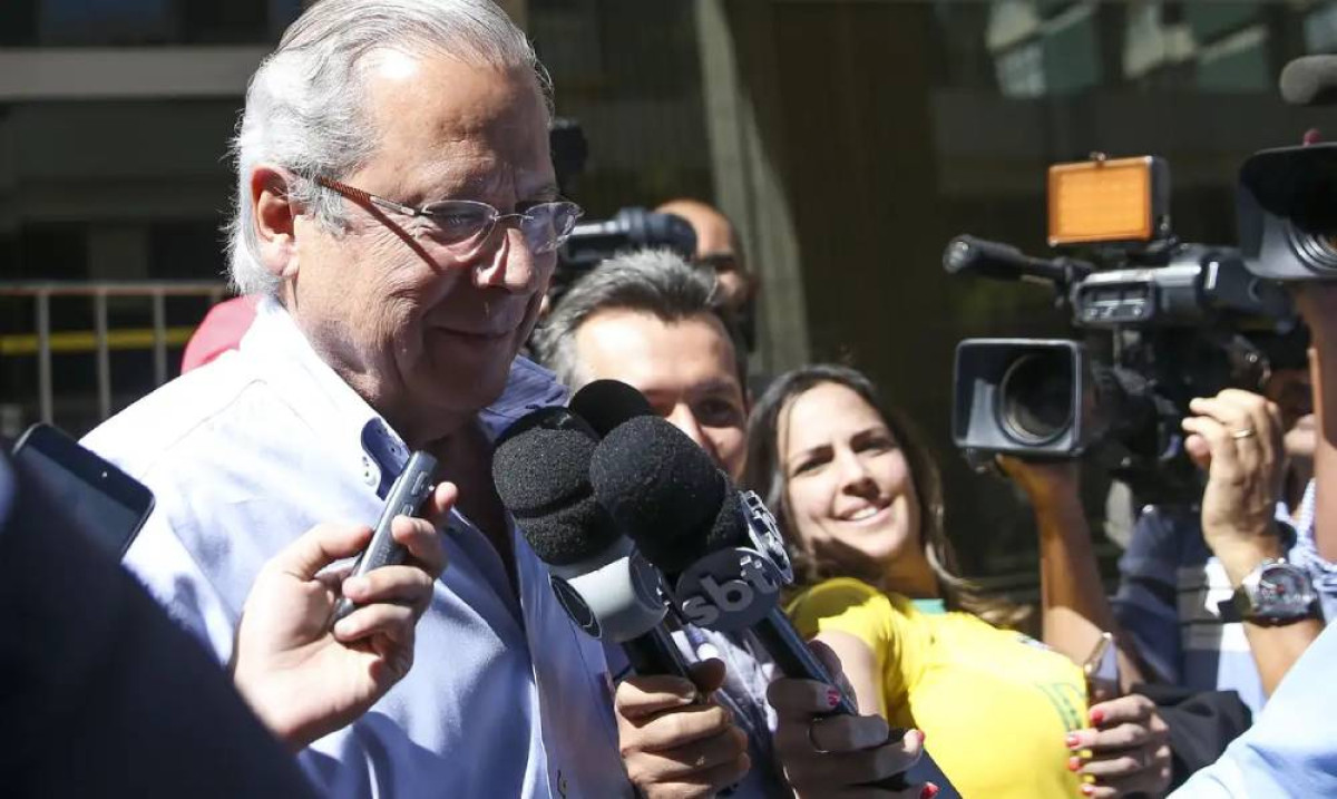 Dirceu acusa Flávio Bolsonaro de quebra de decoro após caso envolvendo filme e Master