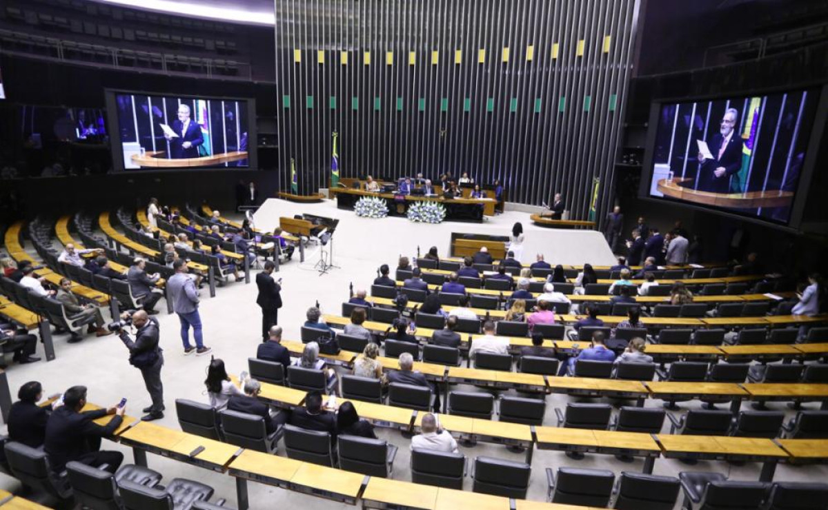 Mesmo após PEC 6×1, Câmara tem só 10% de aprovação