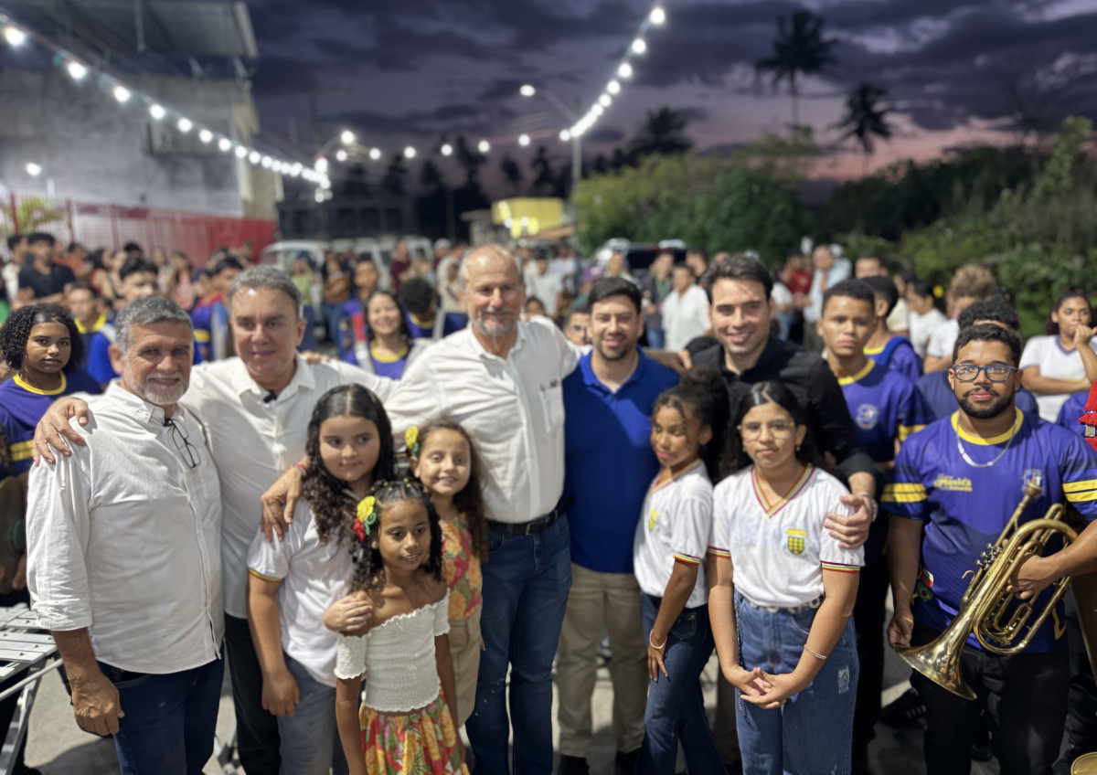 Em Limoeiro, João Paulo Costa participa de reinauguração da Escola Municipal Cônego Manoel Deusdedith ao lado do prefeito Orlando Jorge e de Ricardo Teobaldo