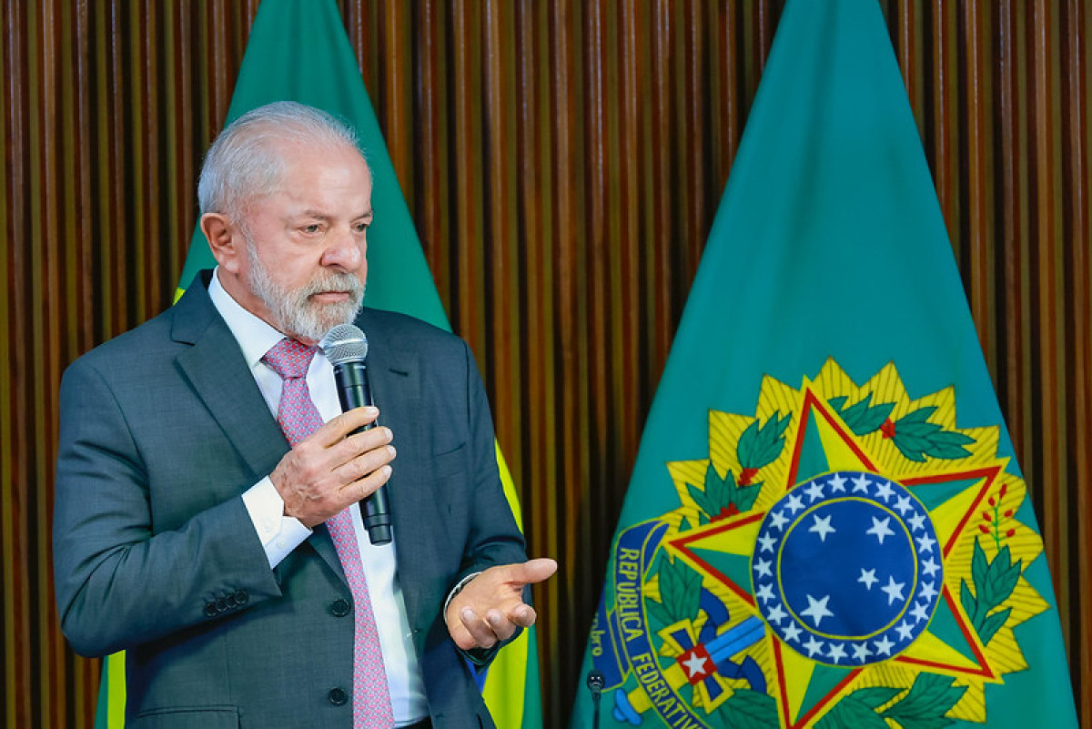 “Vamos ter que colocar alguém na cadeia”, diz Lula sobre alta do diesel