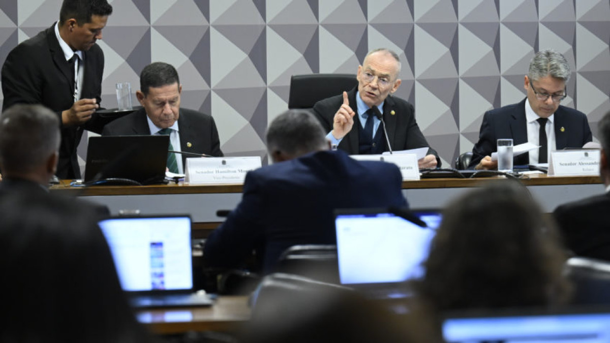 Relatório da CPI do Crime Organizado pede impeachment de ministros do STF e do PGR