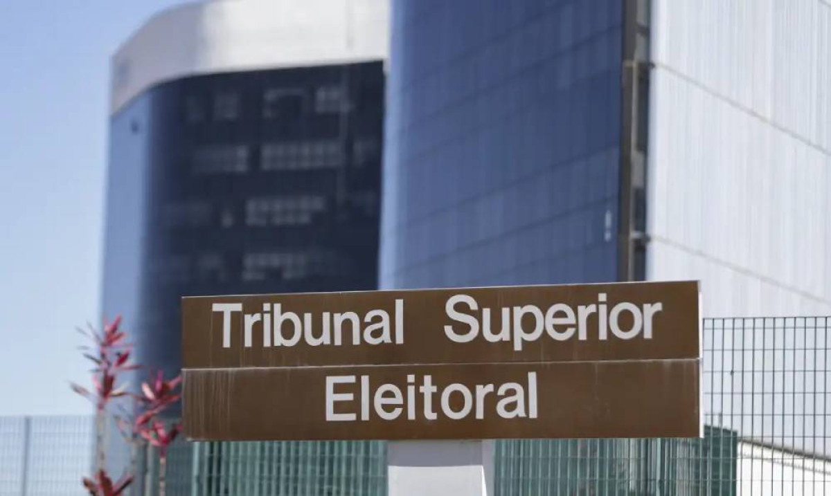 TSE discute regras para uso de IA e pesquisas eleitorais sem data para julgamentos