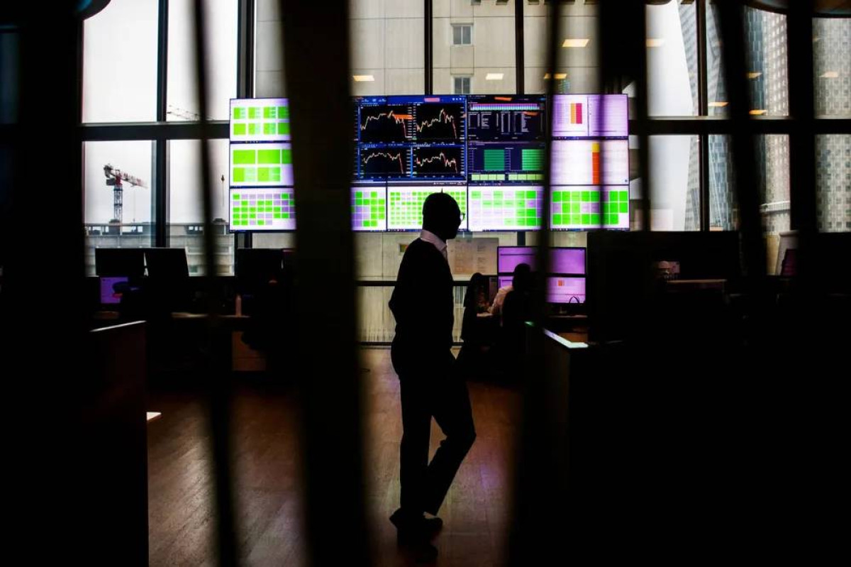 Bolsas europeias recuam com queda do setor de defesa