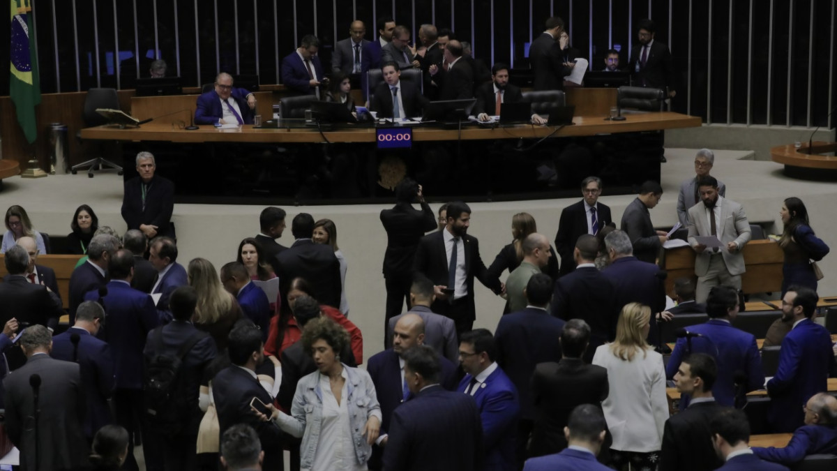 Câmara aumenta penas para crimes como extorsão e escudo humano