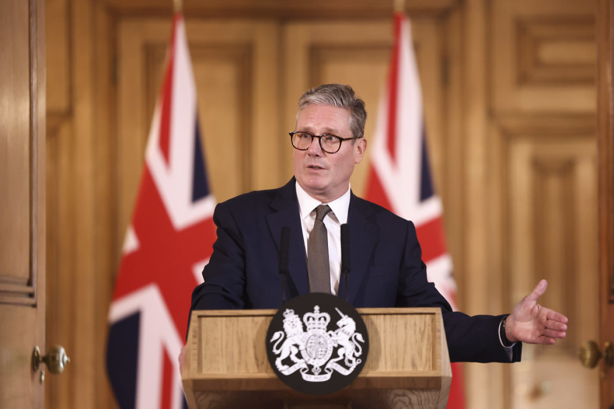 Starmer reage a crise no governo e descarta deixar cargo