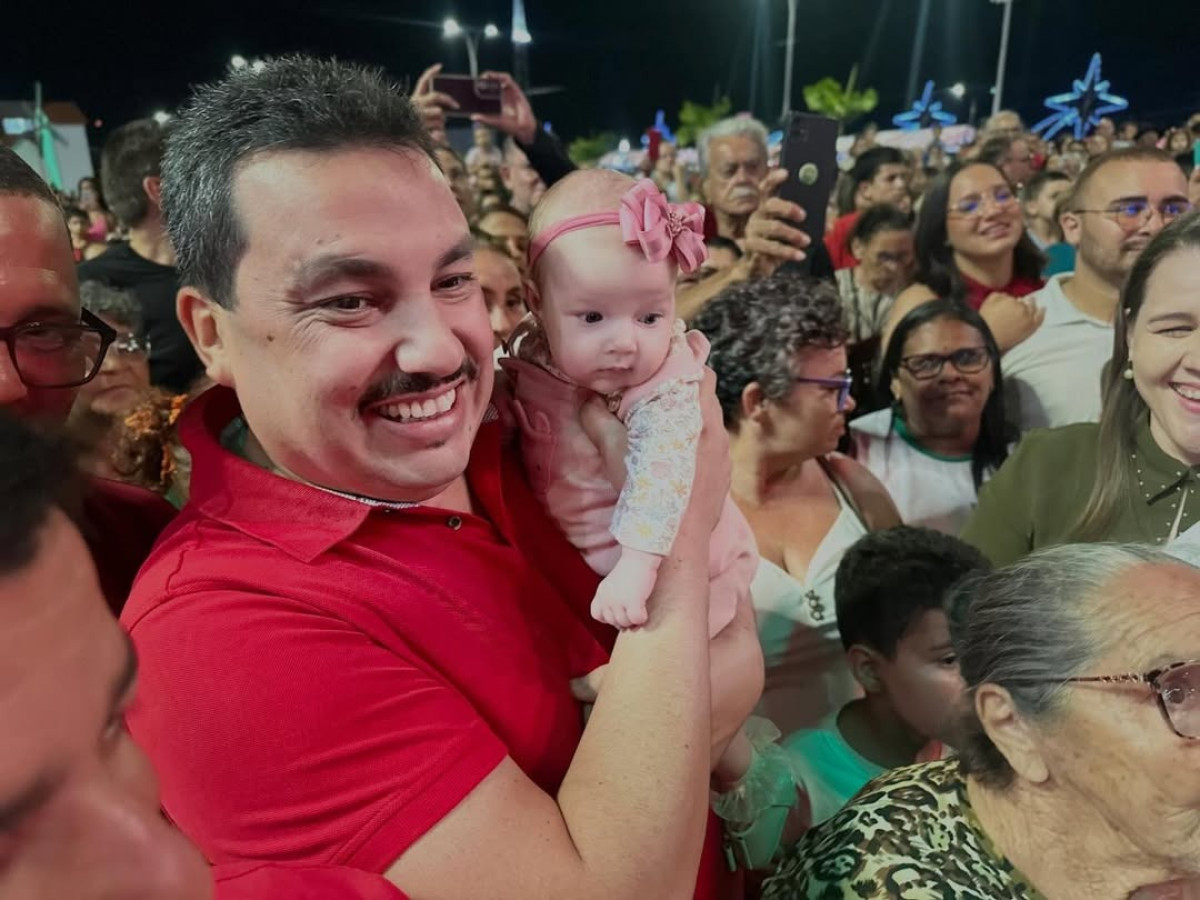 Em Surubim, Chaparral abre o Natal 2025 com grande público e noite histórica na Praça do Trevo