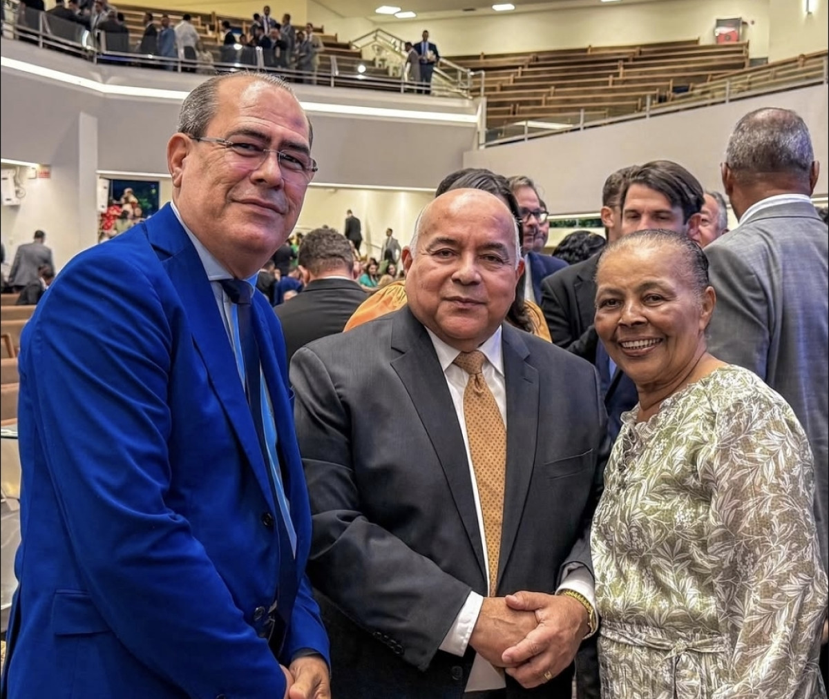 Mano Medeiros participa do culto de gratidão pelos 72 anos do Pastor Ailton