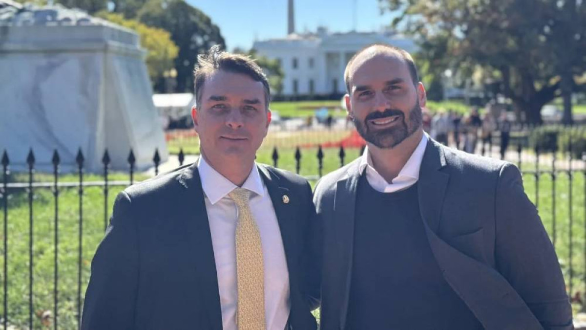 Flávio e Eduardo Bolsonaro participarão de evento em Israel