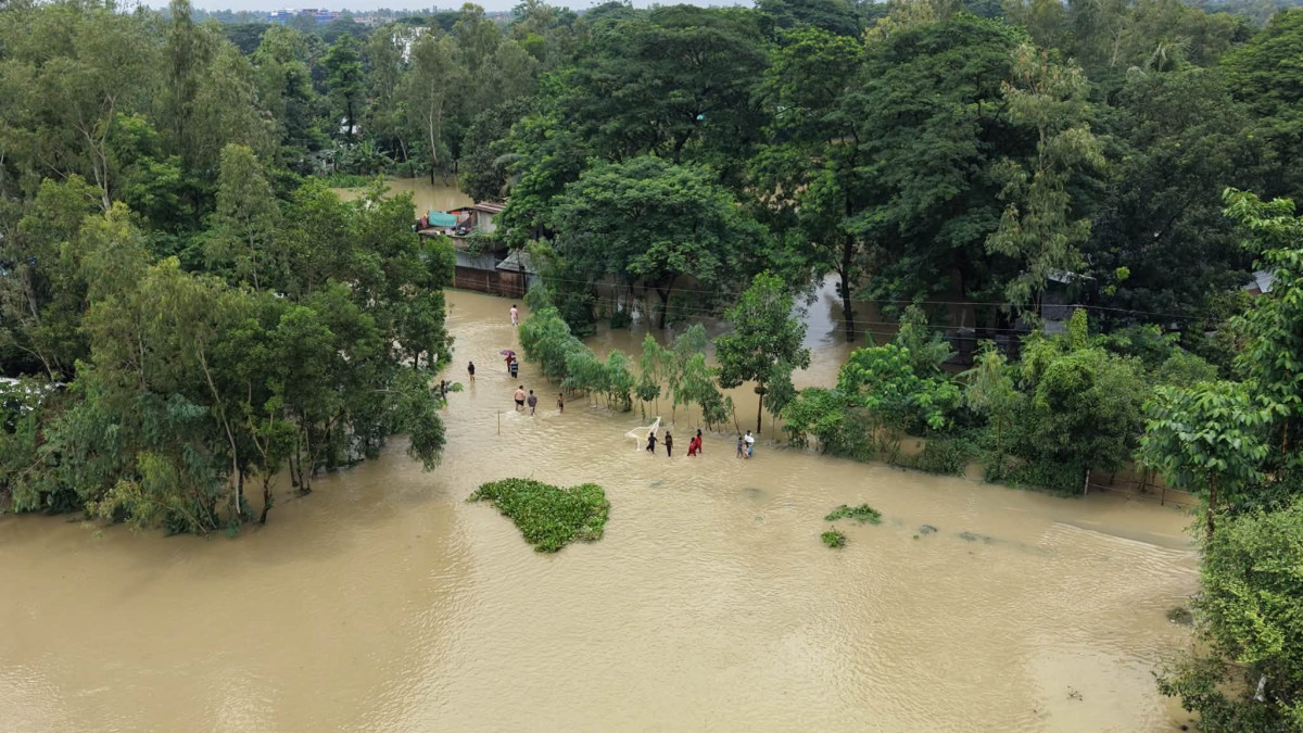 Fortes chuvas em Bangladesh deixa 44 mortos e mais de um milhão de pessoas isoladas
