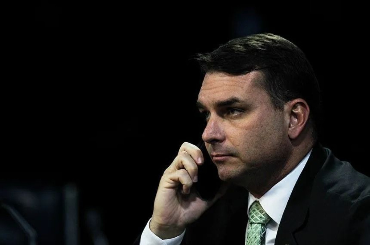 Após agenda com Trump, Flávio Bolsonaro participa de ato com Moro e Dallagnol no Paraná
