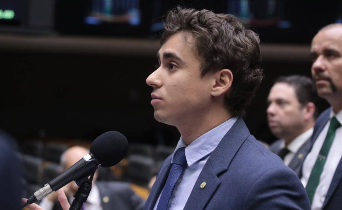 Nikolas Ferreira nega rompimento e diz sentir saudade de Bolsonaro