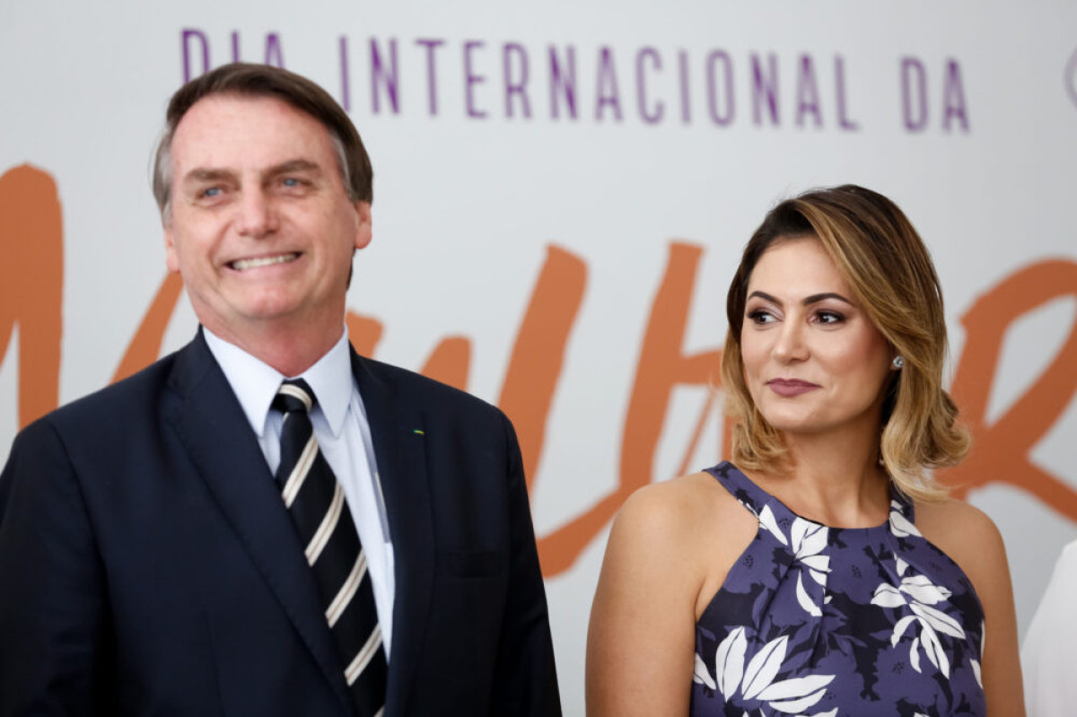 Michelle Bolsonaro diz que pedirá prorrogação da prisão domiciliar de Jair Bolsonaro