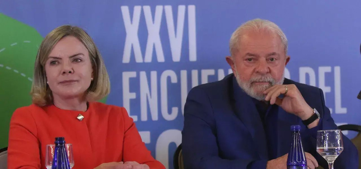 Lula pede que Gleisi concorra ao Senado