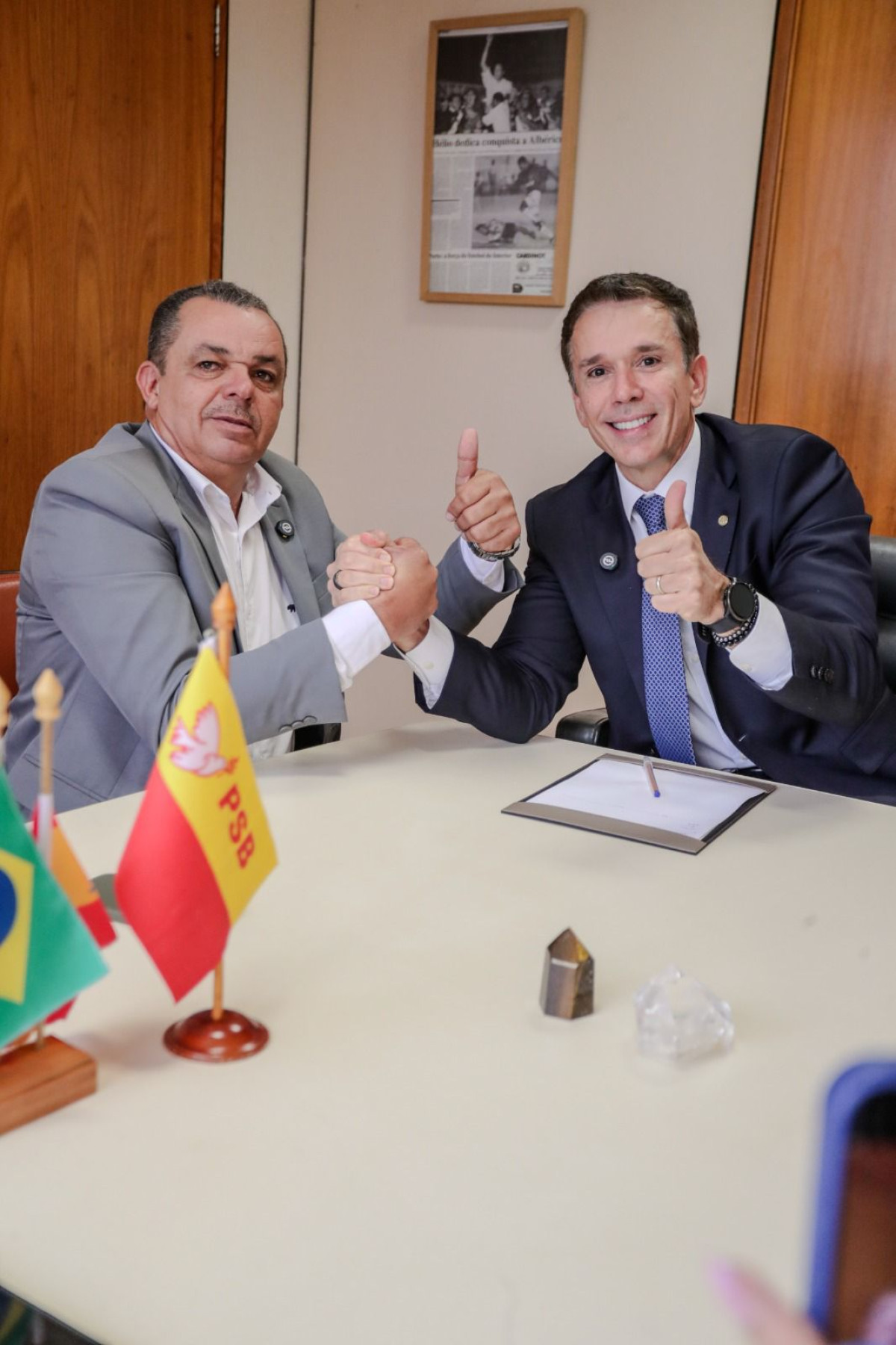 Em Brasília, Carreras e Erivaldo confirmam mais R$ 1 milhão para a saúde e discutem novo laboratório para Lajedo