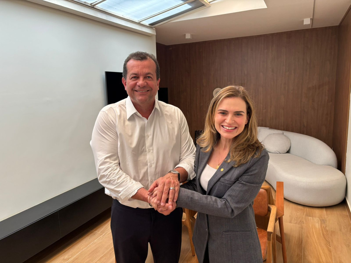 Em Brasília, Marília Arraes, pré-candidata ao Senado, se reúne com Waldemar Oliveira, do Avante