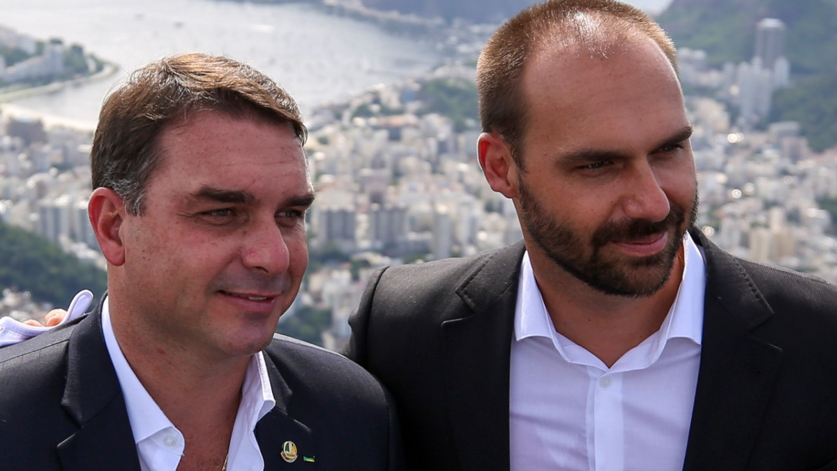 Flávio articula apoio internacional com ajuda de Eduardo