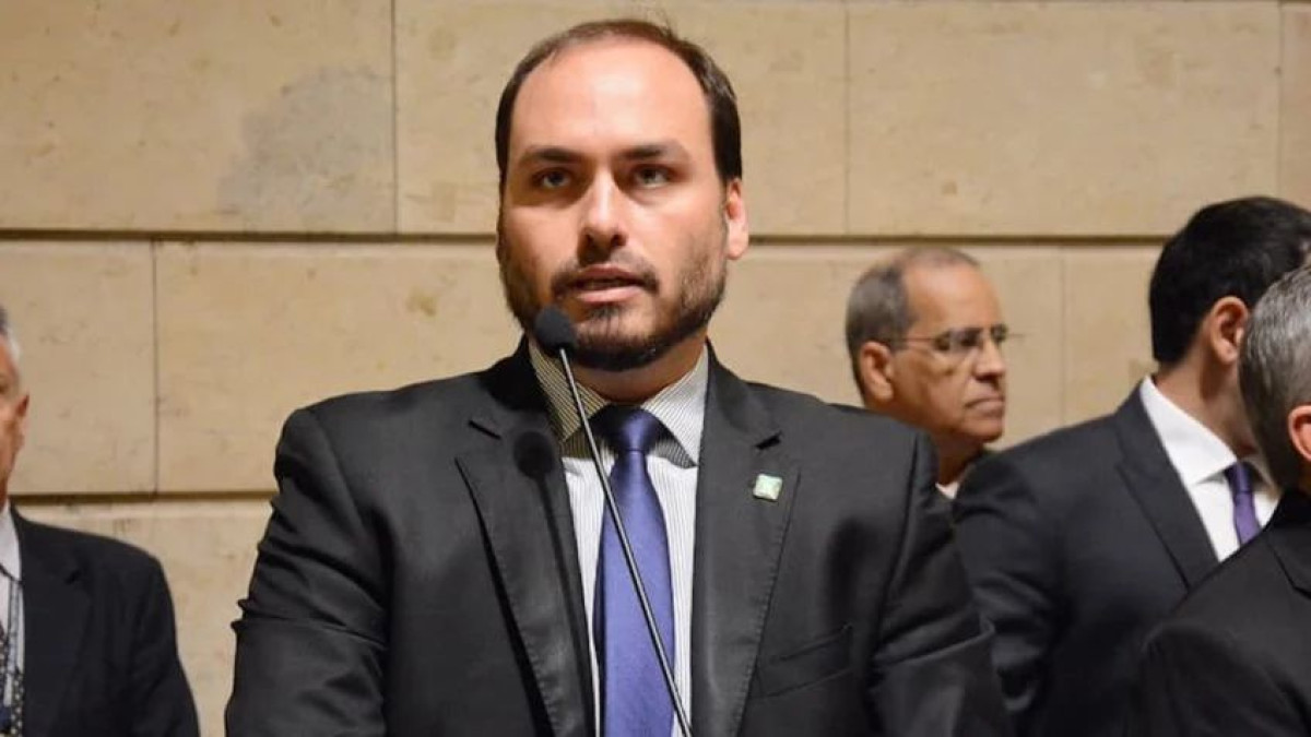 Carlos diz que Moraes está “cumprindo ordens de terceiros”