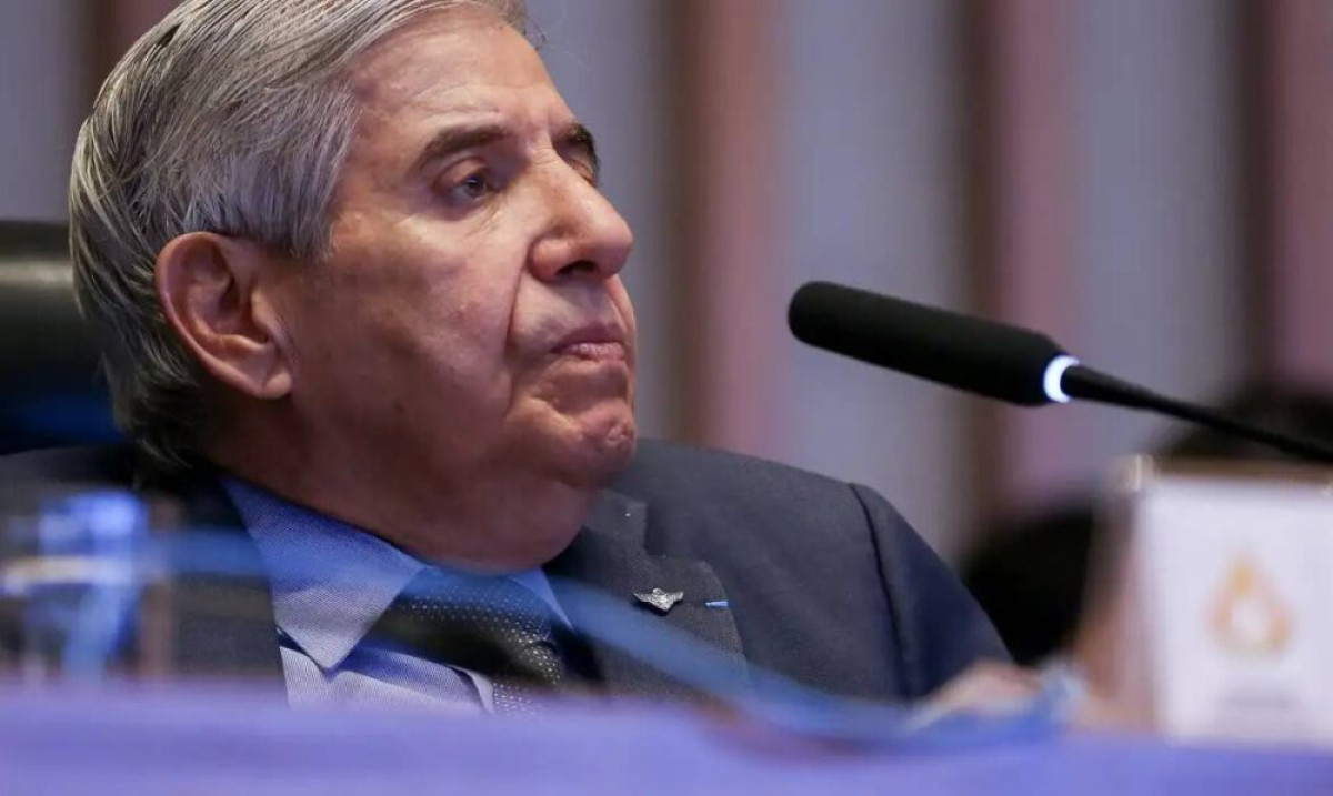 Heleno pede sigilo sobre documentos de saúde após citar Alzheimer