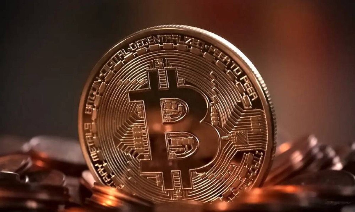 Bitcoin cai abaixo de US$ 70 mil com tensão no Oriente Médio