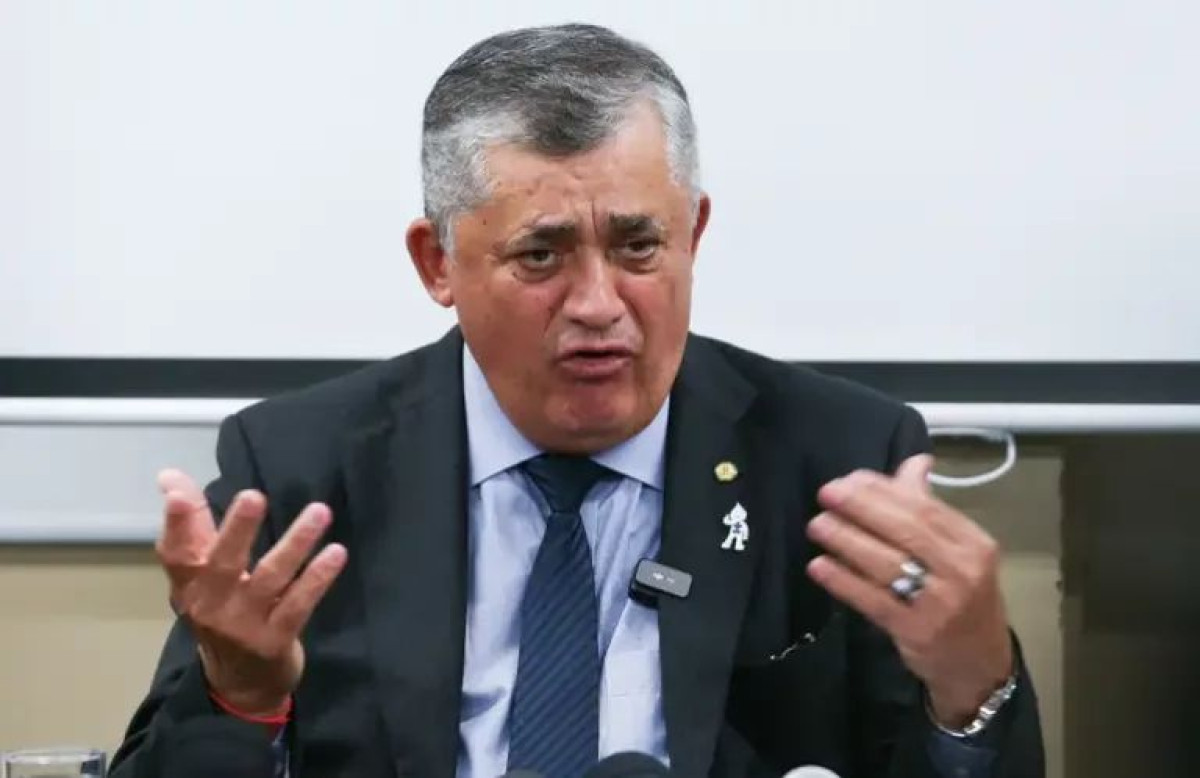 “Flávio Bolsonaro só atrapalha o Brasil”, diz Guimarães sobre tarifa dos EUA
