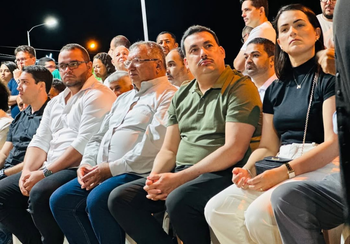 Ao lado de Chaparral, Juliana prestigia inauguração do novo pórtico de Orobó