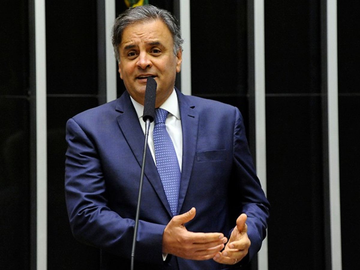 Aécio convida Ciro Gomes para disputar Presidência pelo PSDB