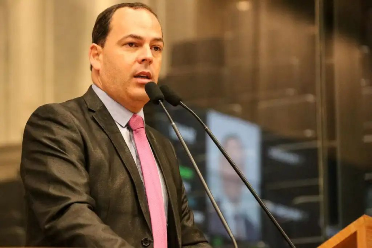 Prefeito de Garanhuns, Sivaldo Albino, emite nota de pesar pelo falecimento de Raul Jungmann