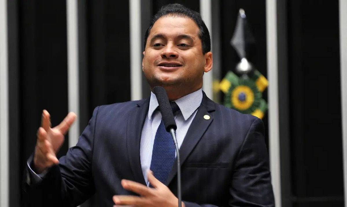 PF aponta Weverton Rocha como 'sustentáculo político' de esquema no INSS
